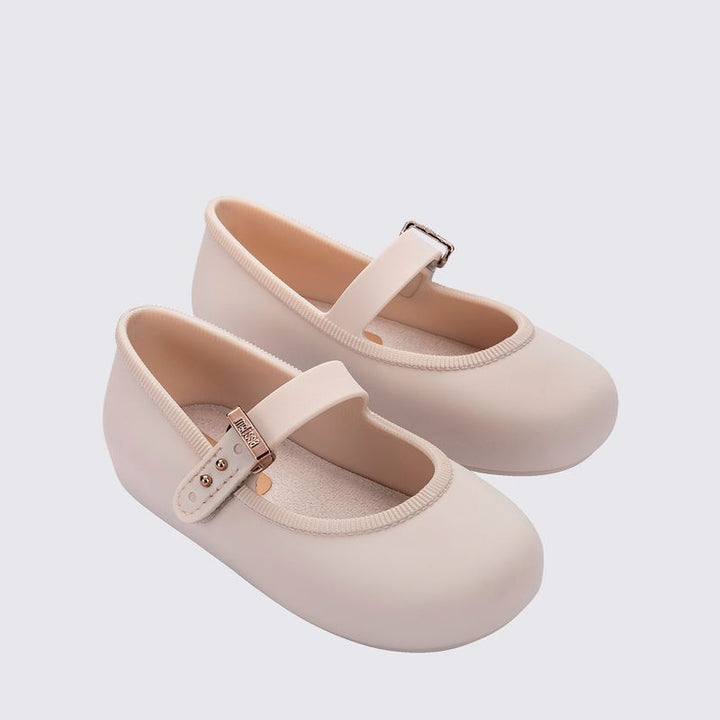 Mini Melissa Bailarina Soft Ballerina Baby bege 36240 – sapatilha infantil confortável, design clássico e acabamento fosco

Palavra-chave principal:
Mini Melissa Bailarina

Palavras-chave relacionadas:
sapatilha infantil, Melissa bege, Soft Ballerina Baby, calçado confortável, moda infantil, Melissa 36240, sapatilha para bebê