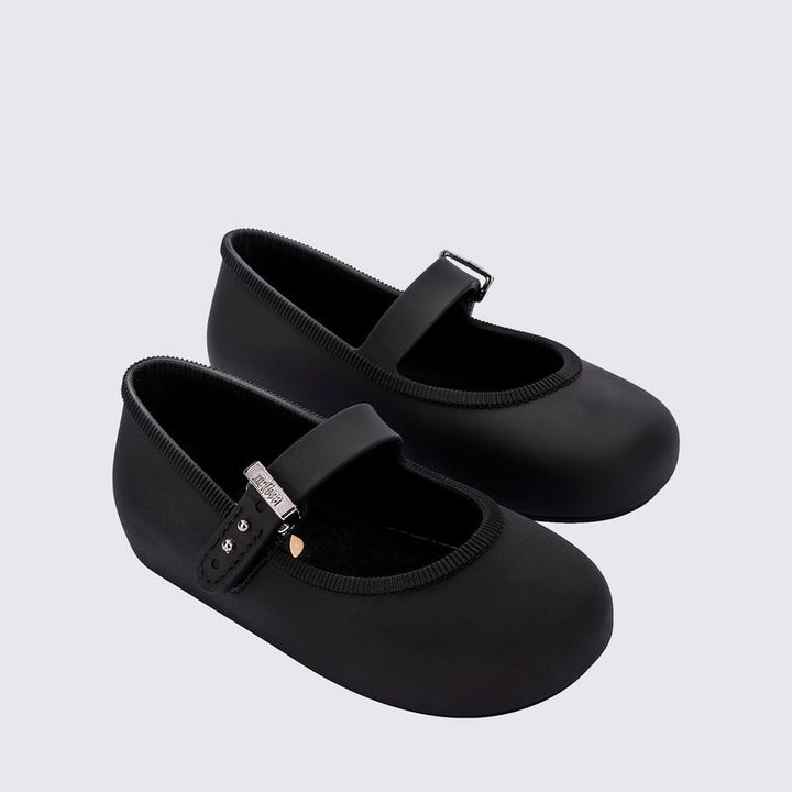 Mini Melissa Bailarina Soft Ballerina Baby preta 36240 – sapatilha infantil confortável, design clássico e acabamento fosco

Palavra-chave principal:
Mini Melissa Bailarina

Palavras-chave relacionadas:
sapatilha infantil, Melissa preta, Soft Ballerina Baby, calçado confortável, moda infantil, Melissa 36240, sapatilha para bebê
