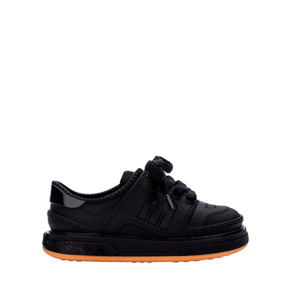 Tênis infantil Mini Melissa Bold Sneaker Baby nas cores rosa e lilás, com design robusto, cadarço tradicional e acabamento texturizado. Confeccionado em Melflex, é leve, confortável e estiloso, ideal para o dia a dia dos pequenos com segurança e charme.

Palavra-chave principal: Mini Melissa Bold Sneaker Baby
Palavras-chave relacionadas: tênis baby rosa lilás, Melflex, calçado infantil, cadarço, conforto, estilo moderno, tênis para bebês.