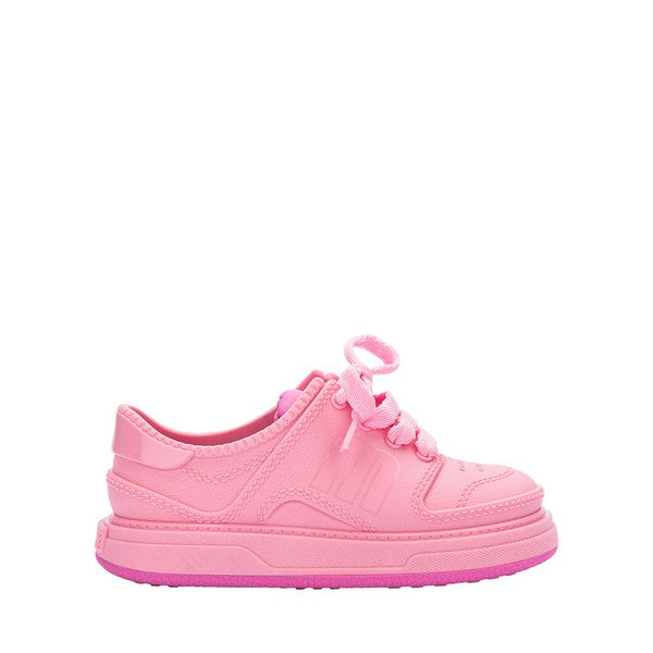 Tênis infantil Mini Melissa Bold Sneaker Baby nas cores rosa e lilás, com design robusto, cadarço tradicional e acabamento texturizado. Confeccionado em Melflex, é leve, confortável e estiloso, ideal para o dia a dia dos pequenos com segurança e charme."

Palavra-chave principal: Mini Melissa Bold Sneaker Baby
Palavras-chave relacionadas: tênis baby rosa lilás, Melflex, calçado infantil, cadarço, conforto, estilo moderno, tênis para bebês.