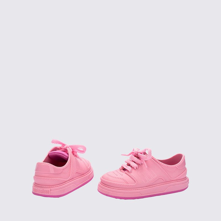 Tênis infantil Mini Melissa Bold Sneaker Baby nas cores rosa e lilás, com design robusto, cadarço tradicional e acabamento texturizado. Confeccionado em Melflex, é leve, confortável e estiloso, ideal para o dia a dia dos pequenos com segurança e charme."

Palavra-chave principal: Mini Melissa Bold Sneaker Baby
Palavras-chave relacionadas: tênis baby rosa lilás, Melflex, calçado infantil, cadarço, conforto, estilo moderno, tênis para bebês.