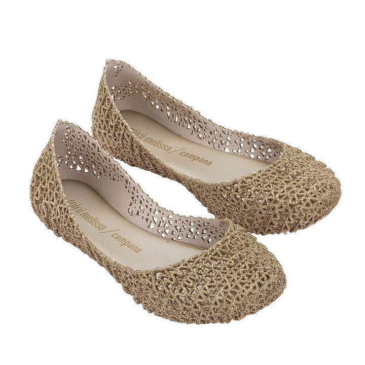 Sapatilha Mini Melissa Campana Papel infantil na cor bege com glitter misto, design trançado e acabamento brilhoso – calçado leve, confortável e delicado para crianças.

Palavra-chave principal:
Mini Melissa Campana Papel

Palavras-chave relacionadas:
Melissa 32996, sapatilha bege glitter, Melissa infantil com brilho, sapatilha trançada Melissa, calçado confortável infantil, sapatilha glitter misto, Melissa leve e delicada, sapatilha infantil bege, calçado para meninas, Melissa com glitter misto