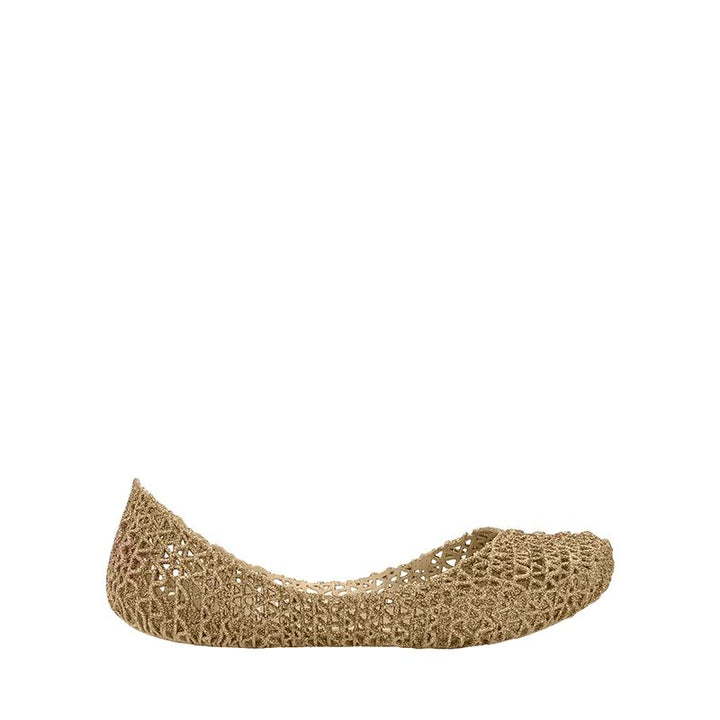 Sapatilha infantil Mini Melissa Campana Papel na cor dourado com acabamento em glitter. Modelo com textura trançada, leve e confortável, feita em Melflex. Ideal para compor looks infantis com muito brilho, charme e praticidade