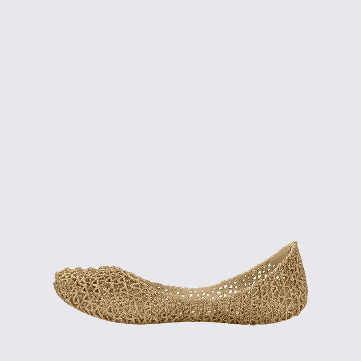 Sapatilha infantil Mini Melissa Campana Papel na cor dourado com acabamento em glitter. Modelo com textura trançada, leve e confortável, feita em Melflex. Ideal para compor looks infantis com muito brilho, charme e praticidade