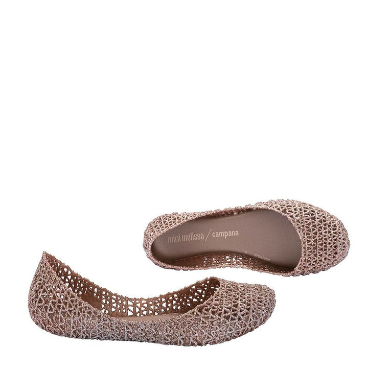 Sapatilha Mini Melissa Campana Papel infantil na cor rosa metalizado com glitter, design trançado e acabamento brilhante – calçado leve, delicado e confortável para crianças.

Palavra-chave principal:
Mini Melissa Campana Papel

Palavras-chave relacionadas:
Melissa 32996, sapatilha rosa glitter, Melissa infantil metalizada, sapatilha trançada Melissa, calçado confortável infantil, Melissa com brilho, sapatilha leve Melissa, calçado delicado infantil, sapatilha rosa criança, Melissa para meninas