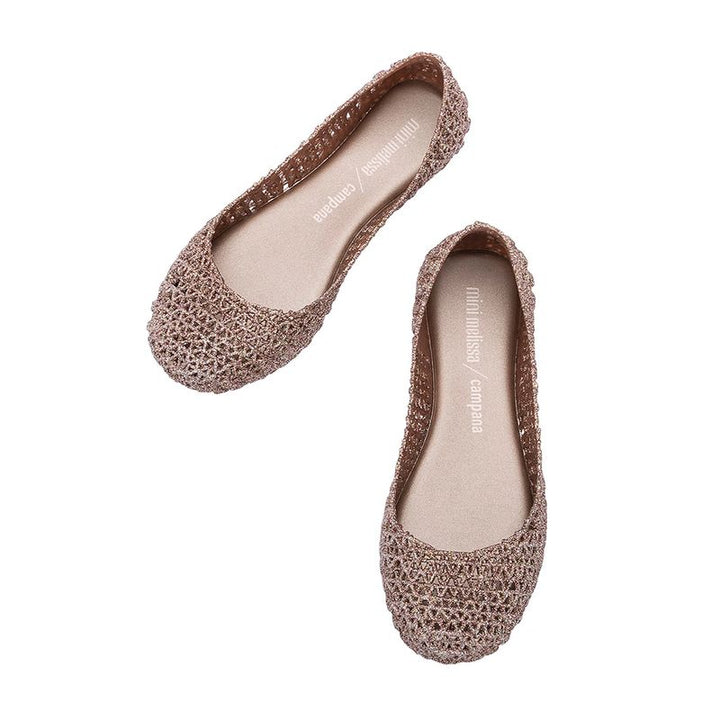 Sapatilha Mini Melissa Campana Papel infantil na cor rosa metalizado com glitter, design trançado e acabamento brilhante – calçado leve, delicado e confortável para crianças.

Palavra-chave principal:
Mini Melissa Campana Papel

Palavras-chave relacionadas:
Melissa 32996, sapatilha rosa glitter, Melissa infantil metalizada, sapatilha trançada Melissa, calçado confortável infantil, Melissa com brilho, sapatilha leve Melissa, calçado delicado infantil, sapatilha rosa criança, Melissa para meninas