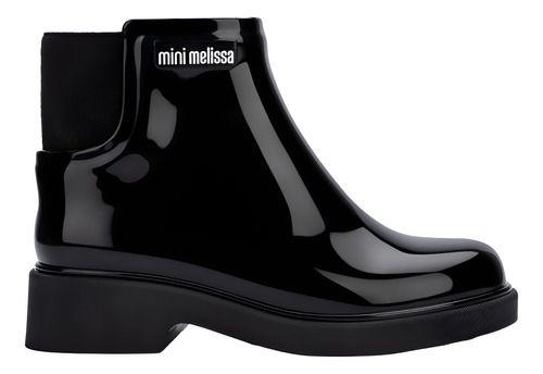 Bota infantil Mini Melissa Chelsea Boot II na cor preta, com acabamento brilhante, elástico para facilitar o calce. Produzida em Melflex, é leve, resistente e confortável, ideal para o dia a dia das crianças com muito estilo.

Palavra-chave principal: Mini Melissa Chelsea Boot Infantil
Palavras-chave relacionadas: bota infantil preta, Melflex, bota com elástico, elástico lateral, calçado infantil confortável, estilo moderno, bota prática para crianças, bota infantil, botinha para criança