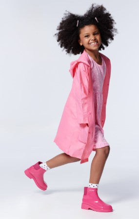 Bota infantil Mini Melissa Chelsea Boot II na cor rosa, com acabamento brilhante e elástico lateral para facilitar o calce. Produzida em Melflex, é leve, confortável e resistente, ideal para compor looks estilosos e práticos no dia a dia das crianças.

Palavra-chave principal: Mini Melissa Chelsea Boot Infantil
Palavras-chave relacionadas: bota rosa infantil, Melflex, elástico lateral, calçado confortável, bota prática para crianças, estilo moderno.