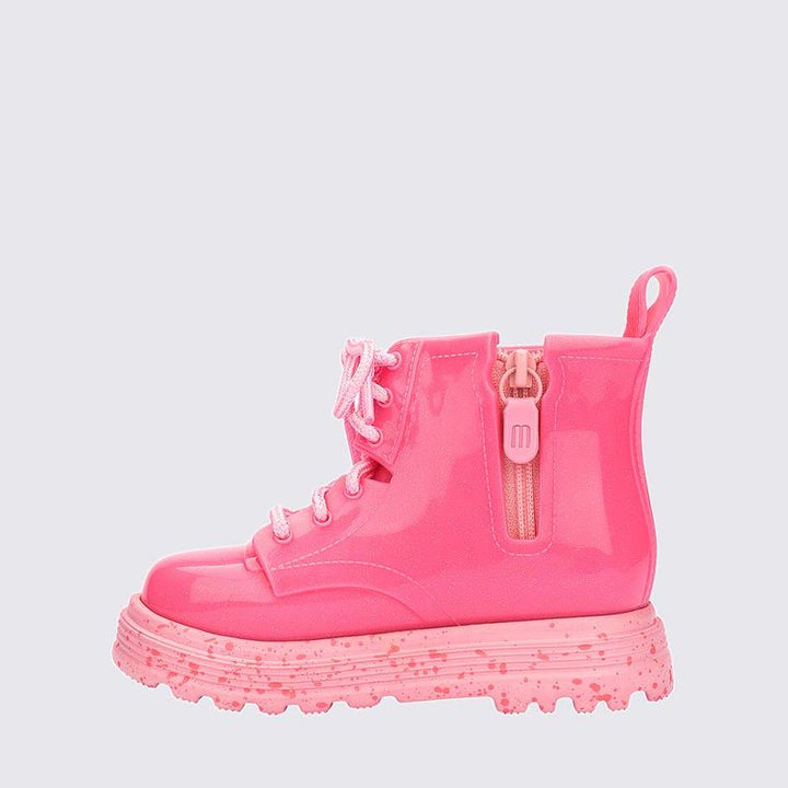 Coturno Mini Melissa Baby na cor rosa glitter, com cano médio, solado tratorado e fechamento em cadarço – calçado estiloso e confortável para bebês.

Palavra-chave principal:
Mini Melissa Coturno Baby

Palavras-chave relacionadas:
Melissa 35838, coturno infantil rosa, coturno glitter bebê, Melissa baby rosa, calçado tratorado infantil, coturno com cadarço, coturno confortável bebê, bota infantil Melissa, coturno estiloso infantil, Melissa primeiros passos
