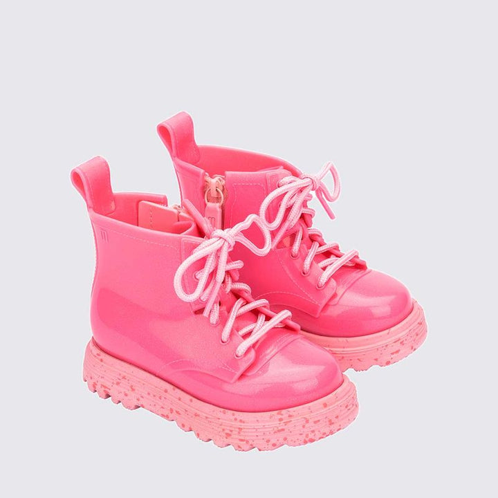 Coturno Mini Melissa Baby na cor rosa glitter, com cano médio, solado tratorado e fechamento em cadarço – calçado estiloso e confortável para bebês.

Palavra-chave principal:
Mini Melissa Coturno Baby

Palavras-chave relacionadas:
Melissa 35838, coturno infantil rosa, coturno glitter bebê, Melissa baby rosa, calçado tratorado infantil, coturno com cadarço, coturno confortável bebê, bota infantil Melissa, coturno estiloso infantil, Melissa primeiros passos