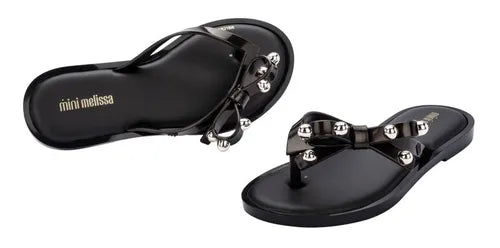 Chinelo Mini Melissa Flip Flop II infantil na cor preto metalizado, com tiras estilo H e solado reto – calçado leve, moderno e confortável para o dia a dia das crianças.

Palavra-chave principal:
Mini Melissa Flip Flop II

Palavras-chave relacionadas:
Melissa 33485, chinelo infantil preto, Melissa metalizado, chinelo H Melissa, calçado confortável infantil, chinelo moderno infantil, Melissa leve, calçado casual infantil, Mini Melissa preta, chinelo para crianças