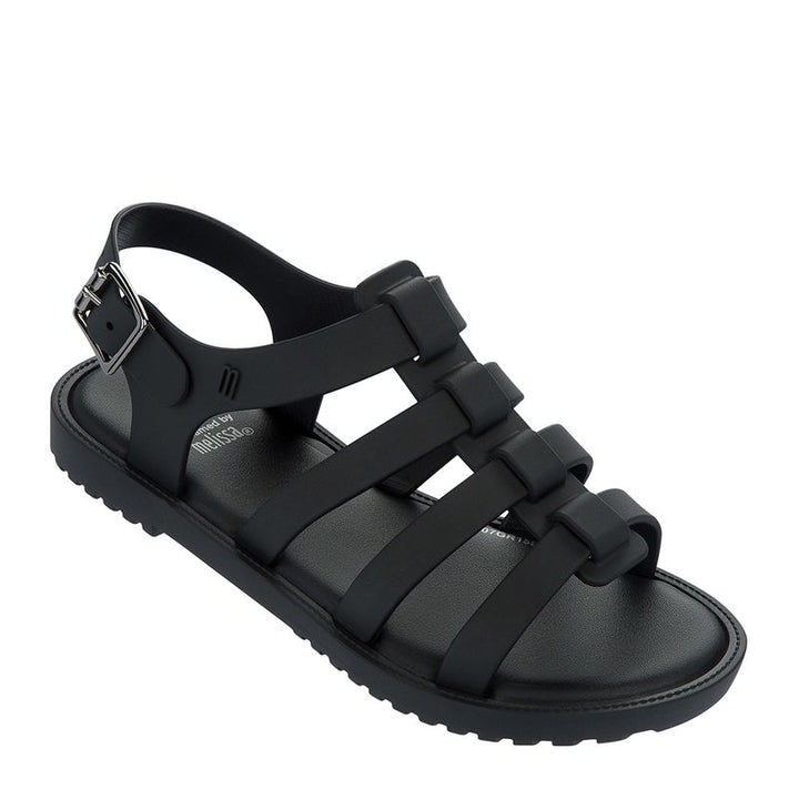 Sandália infantil Mini Melissa Flox na cor preto opaco, com tiras largas no cabedal, fechamento com fivela lateral e solado reto. Produzida em Melflex, é leve, resistente e ideal para o dia a dia das crianças, combinando conforto, segurança e estilo moderno.

Palavra-chave principal: Mini Melissa Flox Infantil
Palavras-chave relacionadas: sandália preta infantil, Melflex, tiras largas, fivela lateral, calçado confortável, sandália resistente, estilo casual infantil.