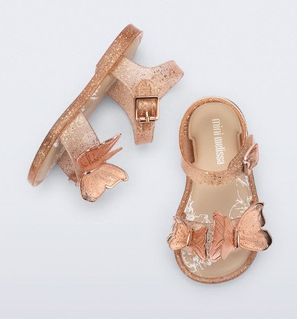 Mini Melissa Fly Sandália III Baby bege glitter 37803 – sandália infantil confortável com acabamento glitterizado e fechamento ajustável

Palavra-chave principal:
Mini Melissa Fly Sandália III Baby bege glitter

Palavras-chave relacionadas:
sandália infantil, Melissa Baby, sandália bege glitter, calçado infantil Melissa, moda infantil, conforto infantil
