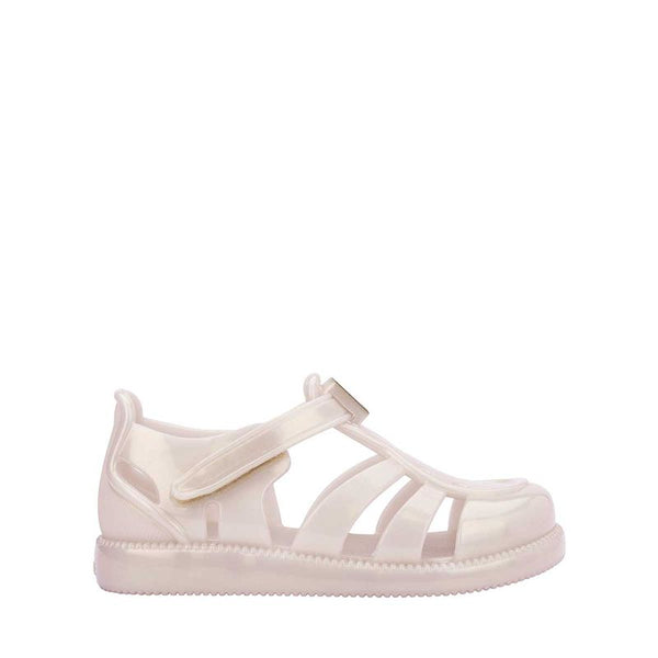 Sandália infantil Mini Melissa Hip Daydream Baby na cor bege metalizado, com tiras vazadas e fechamento por velcro. Feita em Melflex, é leve, flexível e confortável, ideal para os primeiros passos com estilo, segurança e praticidade.

Palavra-chave principal: Mini Melissa Hip Daydream Baby
Palavras-chave relacionadas: sandália baby, bege metalizado, Melflex, fechamento em velcro, calçado infantil, primeiros passos, conforto e estilo.