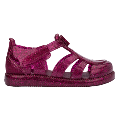 Sandália infantil Mini Melissa Hip Daydream Baby na cor bordô com acabamento glitter. Modelo com tiras vazadas, fechamento em velcro e detalhe frontal com o 'M' da marca. Produzida em Melflex, é leve, confortável e ideal para os primeiros passos com segurança e muito brilho.

Palavra-chave principal: Mini Melissa Hip Daydream Baby
Palavras-chave relacionadas: sandália baby bordô, glitter, Melflex, calçado infantil, fechamento em velcro, primeiros passos, conforto infantil, brilho
