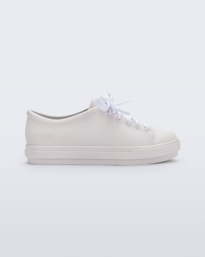 Tênis infantil Mini Melissa Hip Sneaker na cor branca, com design moderno e acabamento fosco. Produzido em Melflex, possui solado robusto, é leve, confortável e perfeito para o dia a dia das crianças com estilo e praticidade."

Palavra-chave principal: Tênis infantil Mini Melissa Hip Sneaker
Palavras-chave relacionadas: branco, Melflex, tênis infantil, calçado confortável, solado grosso, estilo casual para crianças.