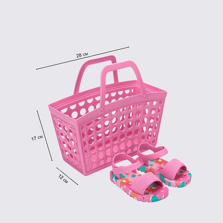 Sandália infantil Mini Melissa Imagine nas cores rosa e azul, com acabamento delicado e divertido. Produzida em material Melflex, leve, macio e confortável. Possui fechamento ajustável que oferece segurança aos primeiros passos das pequenas. Acompanha uma bolsinha combinando, com capacidade de 5 litros, ideal para carregar itens essenciais com praticidade, charme e estilo no dia a dia.