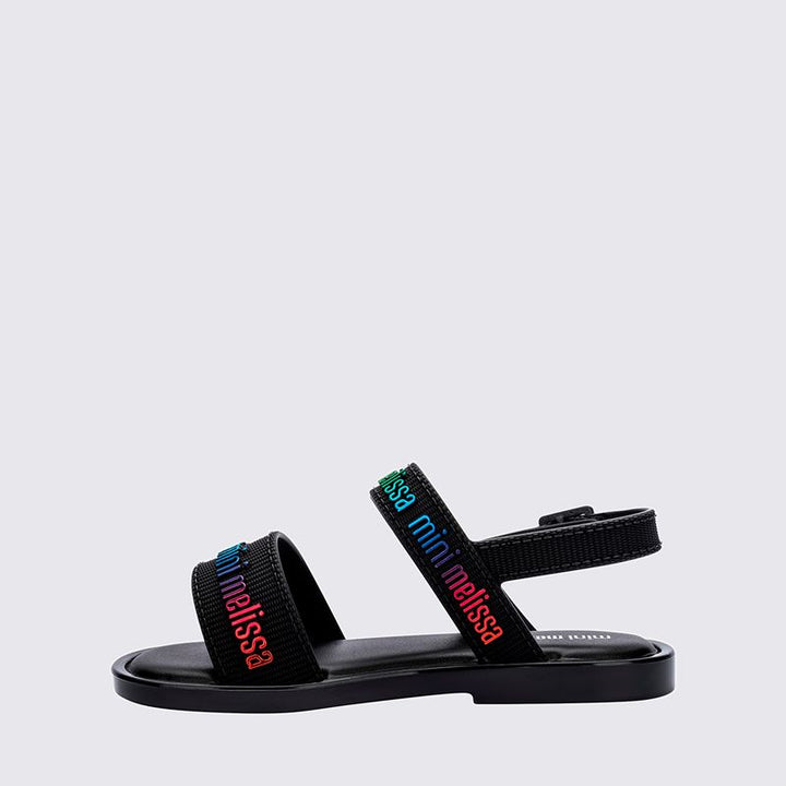 Sandália infantil Mini Melissa Mar Sandal M.Lover Baby na cor preta com tiras em formato de corações multicoloridos. Produzida em Melflex, é leve, confortável e possui fechamento ajustável, ideal para os primeiros passos das crianças com muito estilo, diversão e segurança."

Palavra-chave principal: Sandália infantil Mini Melissa Mar Sandal
Palavras-chave relacionadas: preto multicolorido, Melflex, corações coloridos, sandália baby, conforto, primeiros passos, calçado infantil estiloso.