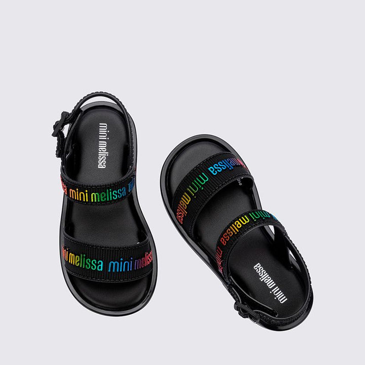 Sandália infantil Mini Melissa Mar Sandal M.Lover Baby na cor preta com tiras em formato de corações multicoloridos. Produzida em Melflex, é leve, confortável e possui fechamento ajustável, ideal para os primeiros passos das crianças com muito estilo, diversão e segurança."

Palavra-chave principal: Sandália infantil Mini Melissa Mar Sandal
Palavras-chave relacionadas: preto multicolorido, Melflex, corações coloridos, sandália baby, conforto, primeiros passos, calçado infantil estiloso.