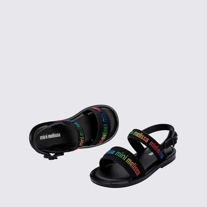 Sandália infantil Mini Melissa Mar Sandal M.Lover Baby na cor preta com tiras em formato de corações multicoloridos. Produzida em Melflex, é leve, confortável e possui fechamento ajustável, ideal para os primeiros passos das crianças com muito estilo, diversão e segurança."

Palavra-chave principal: Sandália infantil Mini Melissa Mar Sandal
Palavras-chave relacionadas: preto multicolorido, Melflex, corações coloridos, sandália baby, conforto, primeiros passos, calçado infantil estiloso.