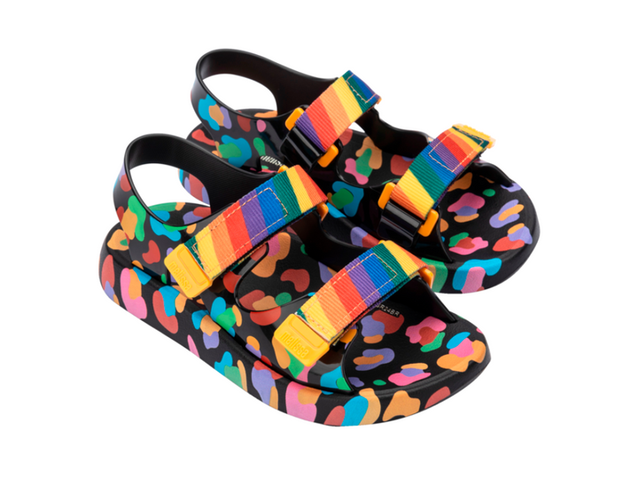 Sandália papete infantil Mini Melissa Mix Baby na cor preto com detalhes multicoloridos. Feita em Melflex, leve, confortável e com fechamento ajustável. Ideal para os primeiros passos, oferecendo segurança, estilo e praticidade no dia a dia das crianças."

Palavra-chave principal: Mini Melissa Mix Baby
Palavras-chave relacionadas: papete infantil, preto multicolorido, Melflex, sandália baby, conforto, primeiros passos, calçado infantil seguro.