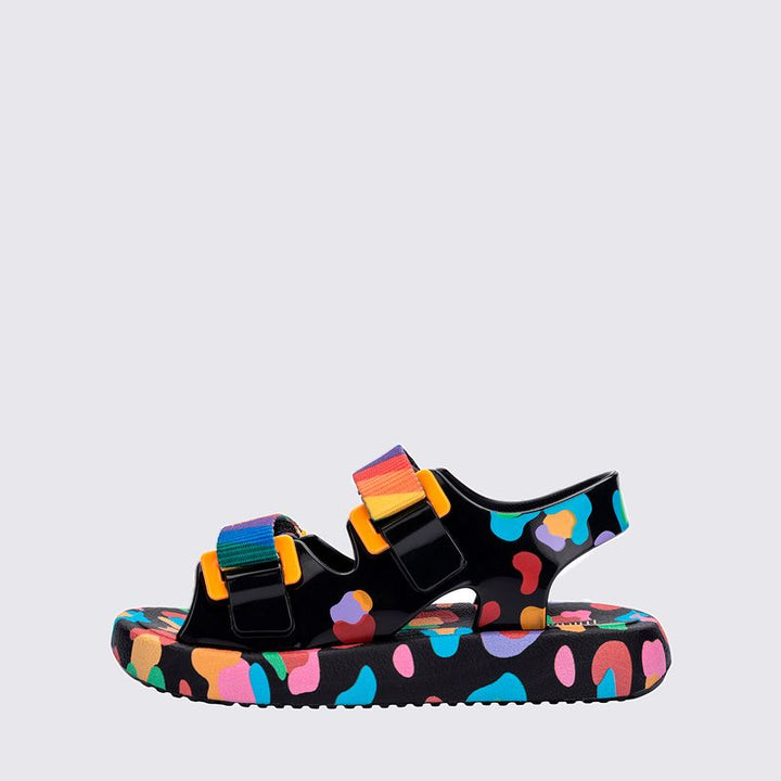 Sandália papete infantil Mini Melissa Mix Baby na cor preto com detalhes multicoloridos. Feita em Melflex, leve, confortável e com fechamento ajustável. Ideal para os primeiros passos, oferecendo segurança, estilo e praticidade no dia a dia das crianças."

Palavra-chave principal: Mini Melissa Mix Baby
Palavras-chave relacionadas: papete infantil, preto multicolorido, Melflex, sandália baby, conforto, primeiros passos, calçado infantil seguro.