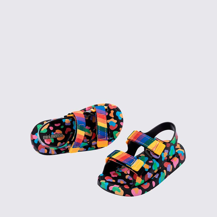 Sandália papete infantil Mini Melissa Mix Baby na cor preto com detalhes multicoloridos. Feita em Melflex, leve, confortável e com fechamento ajustável. Ideal para os primeiros passos, oferecendo segurança, estilo e praticidade no dia a dia das crianças."

Palavra-chave principal: Mini Melissa Mix Baby
Palavras-chave relacionadas: papete infantil, preto multicolorido, Melflex, sandália baby, conforto, primeiros passos, calçado infantil seguro.