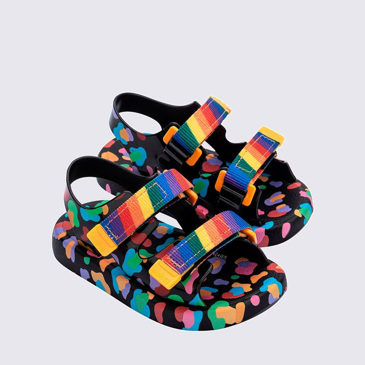 Sandália papete infantil Mini Melissa Mix Baby na cor preto com detalhes multicoloridos. Feita em Melflex, leve, confortável e com fechamento ajustável. Ideal para os primeiros passos, oferecendo segurança, estilo e praticidade no dia a dia das crianças."

Palavra-chave principal: Mini Melissa Mix Baby
Palavras-chave relacionadas: papete infantil, preto multicolorido, Melflex, sandália baby, conforto, primeiros passos, calçado infantil seguro.