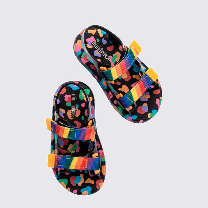 Sandália papete infantil Mini Melissa Mix Baby na cor preto com detalhes multicoloridos. Feita em Melflex, leve, confortável e com fechamento ajustável. Ideal para os primeiros passos, oferecendo segurança, estilo e praticidade no dia a dia das crianças."

Palavra-chave principal: Mini Melissa Mix Baby
Palavras-chave relacionadas: papete infantil, preto multicolorido, Melflex, sandália baby, conforto, primeiros passos, calçado infantil seguro.