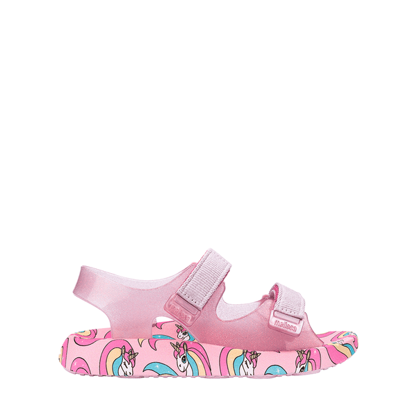 Sandália infantil Mini Melissa Mix com acabamento estampado divertido, destacando detalhes alegres e vibrantes. Feita em material Melflex, é leve e confortável, com solado plataforma adaptado para crianças. Tem fechamento prático, garantindo facilidade ao calçar e segurança no uso diário. Visual moderno e estiloso, ideal para pequenas cheias de personalidade que gostam de brincar com muito conforto.