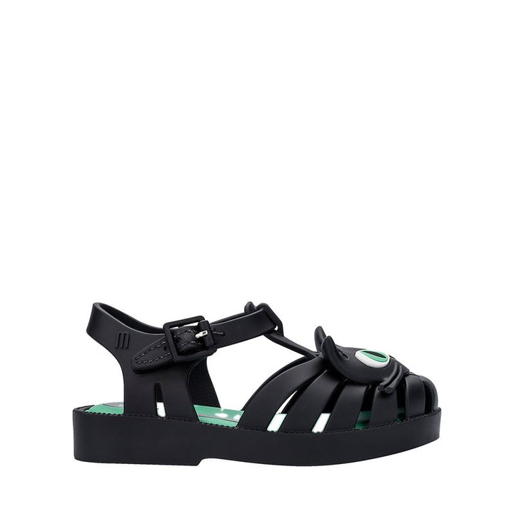Sandália infantil Mini Melissa Possession Cat Baby nas cores preto e verde, com aplicação divertida de rosto de gatinho no cabedal. Confeccionada em Melflex, possui tiras vazadas, fecho lateral com fivela e solado confortável. Perfeita para looks lúdicos e estilosos no dia a dia.

Palavra-chave principal: Mini Melissa Possession Cat Baby
Palavras-chave relacionadas: sandália gatinho infantil, Melflex, preto e verde, fecho com fivela, calçado confortável, visual divertido, sandália baby.
