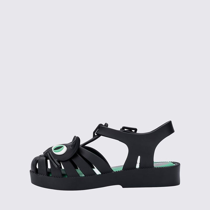 Sandália infantil Mini Melissa Possession Cat Baby nas cores preto e verde, com aplicação divertida de rosto de gatinho no cabedal. Confeccionada em Melflex, possui tiras vazadas, fecho lateral com fivela e solado confortável. Perfeita para looks lúdicos e estilosos no dia a dia.

Palavra-chave principal: Mini Melissa Possession Cat Baby
Palavras-chave relacionadas: sandália gatinho infantil, Melflex, preto e verde, fecho com fivela, calçado confortável, visual divertido, sandália baby.