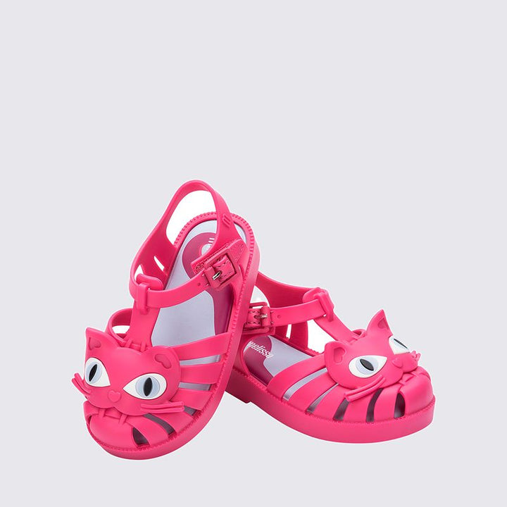Sandália infantil Mini Melissa Possession Cat Baby na cor rosa com detalhe azul nos olhos do gatinho aplicado no cabedal. Feita em Melflex, com tiras vazadas, fechamento com fivela e solado confortável. Um modelo divertido e fofo para deixar os looks dos pequenos ainda mais encantadores.

Palavra-chave principal: Mini Melissa Possession Cat Baby
Palavras-chave relacionadas: sandália rosa infantil, sandália com gatinho, Melflex, calçado confortável, fecho com fivela, detalhe azul, sandália divertida.