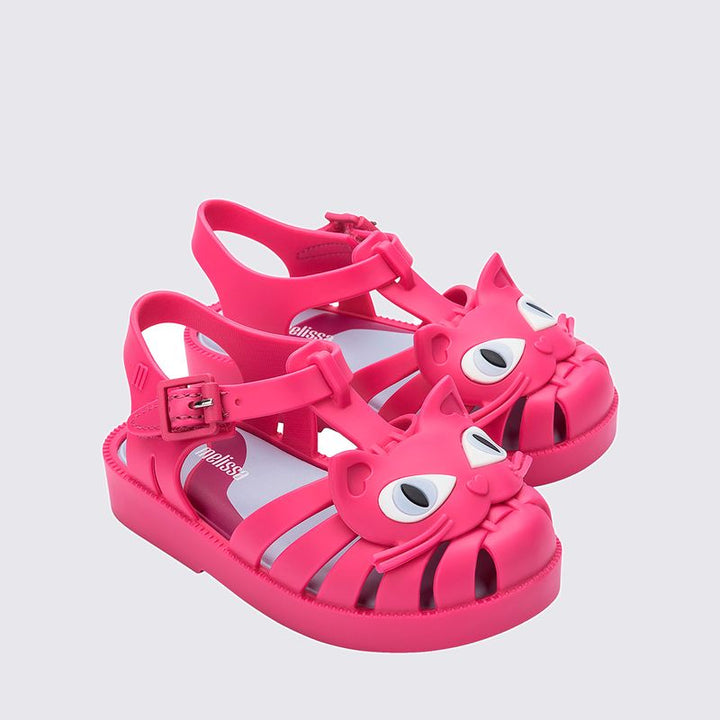 Sandália infantil Mini Melissa Possession Cat Baby na cor rosa com detalhe azul nos olhos do gatinho aplicado no cabedal. Feita em Melflex, com tiras vazadas, fechamento com fivela e solado confortável. Um modelo divertido e fofo para deixar os looks dos pequenos ainda mais encantadores.

Palavra-chave principal: Mini Melissa Possession Cat Baby
Palavras-chave relacionadas: sandália rosa infantil, sandália com gatinho, Melflex, calçado confortável, fecho com fivela, detalhe azul, sandália divertida.