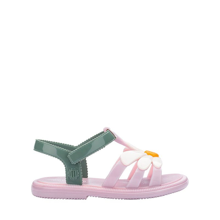 Sandália feminina mini Melissa Kick Off com acabamento fosco e visual moderno. Possui solado plataforma robusto e tratorado, tiras largas cruzadas sobre o pé e fechamento ajustável por velcro. Modelo estiloso, confortável e fácil de combinar em looks urbanos e descontraídos.