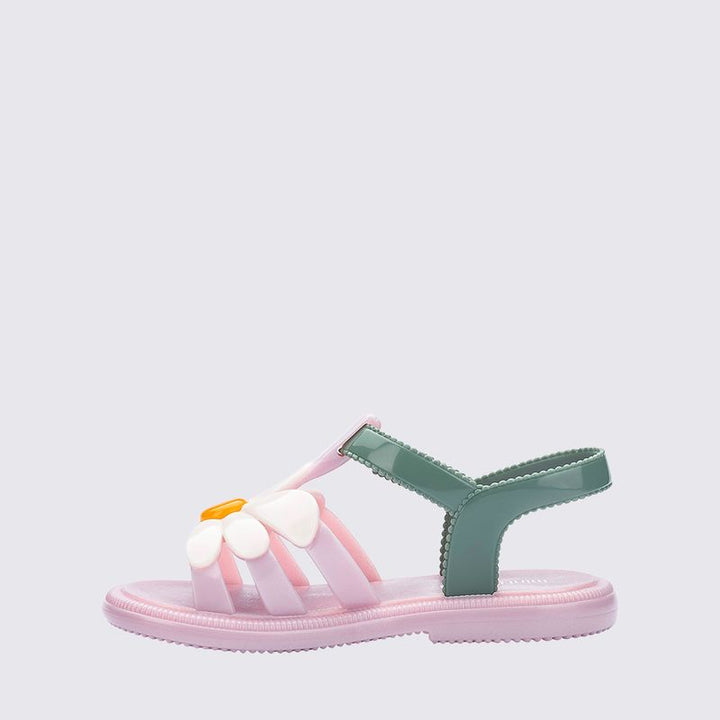 Sandália feminina mini Melissa Kick Off com acabamento fosco e visual moderno. Possui solado plataforma robusto e tratorado, tiras largas cruzadas sobre o pé e fechamento ajustável por velcro. Modelo estiloso, confortável e fácil de combinar em looks urbanos e descontraídos.