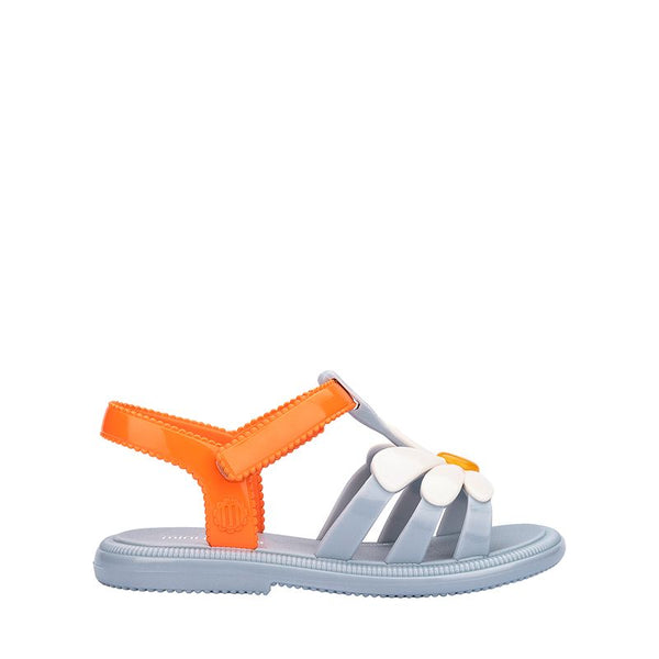 Sandália feminina Miini Melissa Kick Off com acabamento delicado. Possui tiras largas cruzadas na parte frontal, solado plataforma robusto e fechamento ajustável em velcro. Design moderno e confortável, ideal para montar looks estilosos e cheios de atitude.