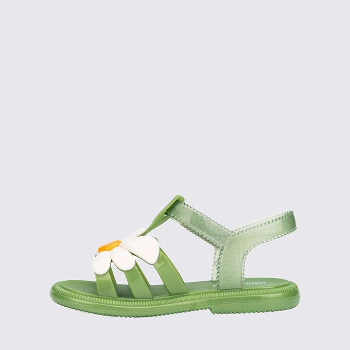 Sandálias feminina Mini Melissa Kick Off na cor preta, com design moderno e confortável, solado plataforma robusto, tiras largas com acabamento fosco e fechamento ajustável em velcro. Ideal para looks descontraídos e casuais.
