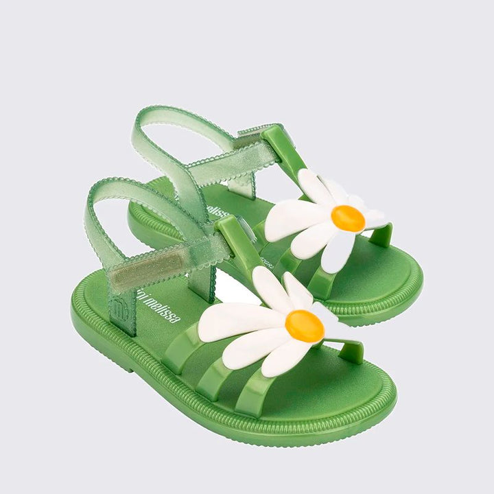 Par de sandálias femininas Mini Melissa Kick Off na cor preta, com design moderno e confortável, solado plataforma robusto, tiras largas com acabamento fosco e fechamento ajustável em velcro. Ideal para looks descontraídos e casuais.