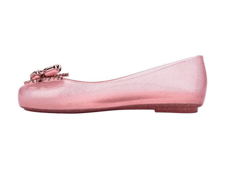 Sapatilha Mini Melissa Sweet Love Fly infantil na cor rosa com glitter, com detalhe de borboleta no cabedal – calçado delicado, confortável e encantador para meninas.

Palavra-chave principal:
Mini Melissa Sweet Love Fly

Palavras-chave relacionadas:
Sapatilha infantil rosa glitter
Melissa 35718
Sapatilha com borboleta
Melissa Sweet Love
Calçado infantil Melissa
Melissa rosa brilhante
Sapatilha delicada infantil
Melissa para meninas
Calçado confortável infantil
Mini Melissa borboleta