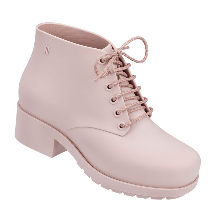 Tênis infantil Melissa Stellar na cor rosa camêo, com acabamento fosco e design moderno. Produzido em Melflex, é leve, confortável e ideal para o dia a dia das crianças, unindo estilo, praticidade e resistência