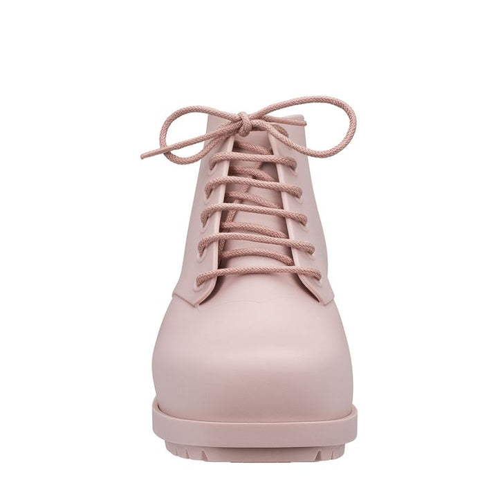 Tênis infantil Melissa Stellar na cor rosa camêo, com acabamento fosco e design moderno. Produzido em Melflex, é leve, confortável e ideal para o dia a dia das crianças, unindo estilo, praticidade e resistência