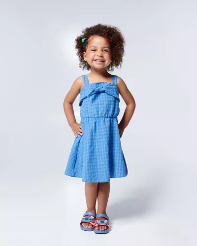 Sandália infantil Mini Melissa Flowing Sandal Stitch Baby nas cores azul e vermelho, com aplique do personagem Stitch na parte frontal. Feita em Melflex, possui tiras largas, fechamento em velcro e solado confortável, perfeita para os pequenos fãs da Disney