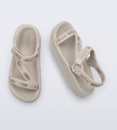 Mini Melissa Stripes M Lover infantil bege claro 35958 – sandália infantil confortável e estilosa com tiras largas, ideal para looks casuais

Palavra-chave principal:
Mini Melissa Stripes M Lover

Palavras-chave relacionadas:
sandália infantil, Melissa infantil bege claro, Melissa 35958, calçado infantil feminino, moda kids, sandália confortável