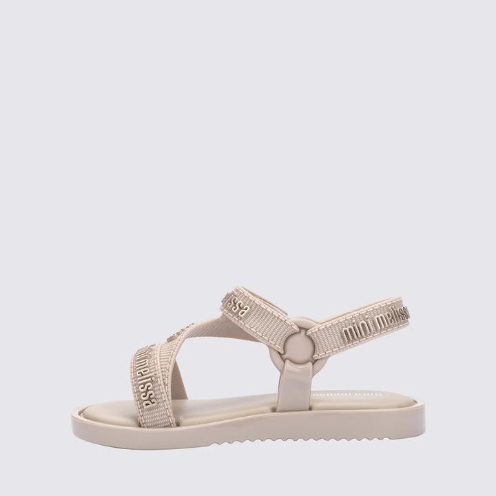 Mini Melissa Stripes M Lover Sandália Baby bege Claro 35955 – delicadeza e conforto para os primeiros passinhos com estilo e cheirinho irresistível da Melissa

Palavra-chave principal:
Mini Melissa Stripes M Lover

Palavras-chave relacionadas:
Sandália baby bege Melissa, Mini Melissa 35955, Melissa infantil bege claro, Melissa M Lover baby, sandália confortável para bebê, calçado infantil Melissa