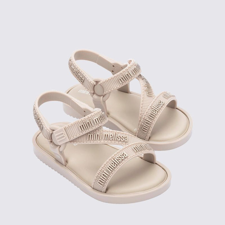 Mini Melissa Stripes M Lover Sandália Baby bege Claro 35955 – delicadeza e conforto para os primeiros passinhos com estilo e cheirinho irresistível da Melissa

Palavra-chave principal:
Mini Melissa Stripes M Lover

Palavras-chave relacionadas:
Sandália baby bege Melissa, Mini Melissa 35955, Melissa infantil bege claro, Melissa M Lover baby, sandália confortável para bebê, calçado infantil Melissa