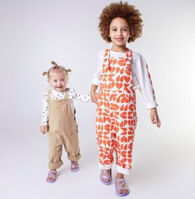 Sandália infantil Mini Melissa Stripes M.Lover na cor violeta, com tiras cruzadas e fechamento em velcro no tornozelo. Produzida em Melflex, é leve, flexível e confortável, perfeita para o dia a dia das crianças com estilo, praticidade e segurança.

Palavra-chave principal: Mini Melissa Stripes M.Lover Infantil
Palavras-chave relacionadas: sandália violeta infantil, Melflex, tiras cruzadas, fechamento em velcro, calçado confortável, estilo casual para crianças.