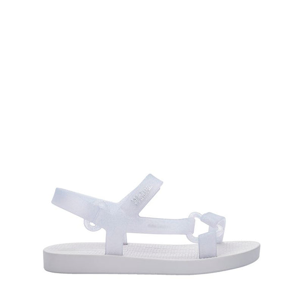 Sandália infantil Mini Melissa Sun Downtown Baby na cor branco com efeito vidro e glitter, acabamento brilhante e design unissex. Feita em Melflex, é leve, confortável e possui fechamento em velcro, garantindo segurança e estilo para os pequenos