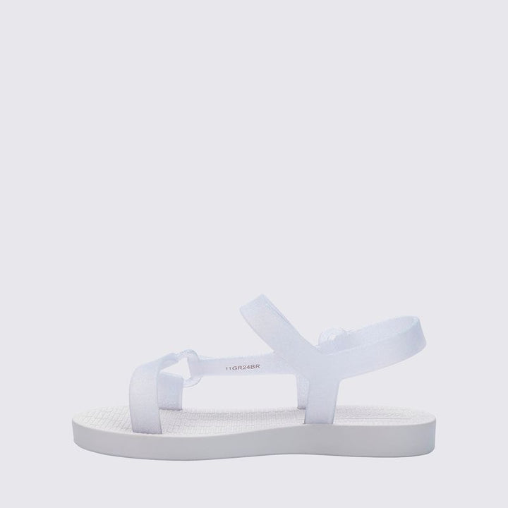 Sandália infantil Mini Melissa Sun Downtown Baby na cor branco com efeito vidro e glitter, acabamento brilhante e design unissex. Feita em Melflex, é leve, confortável e possui fechamento em velcro, garantindo segurança e estilo para os pequenos