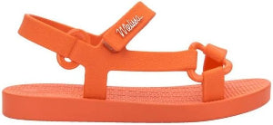 Sandália infantil Mini Melissa Sun Downtown Baby na cor laranja, com acabamento fosco e design unissex. Produzida em Melflex, é leve, confortável e possui fechamento em velcro, oferecendo segurança para os primeiros passos. Ideal para dias quentes e looks combinando